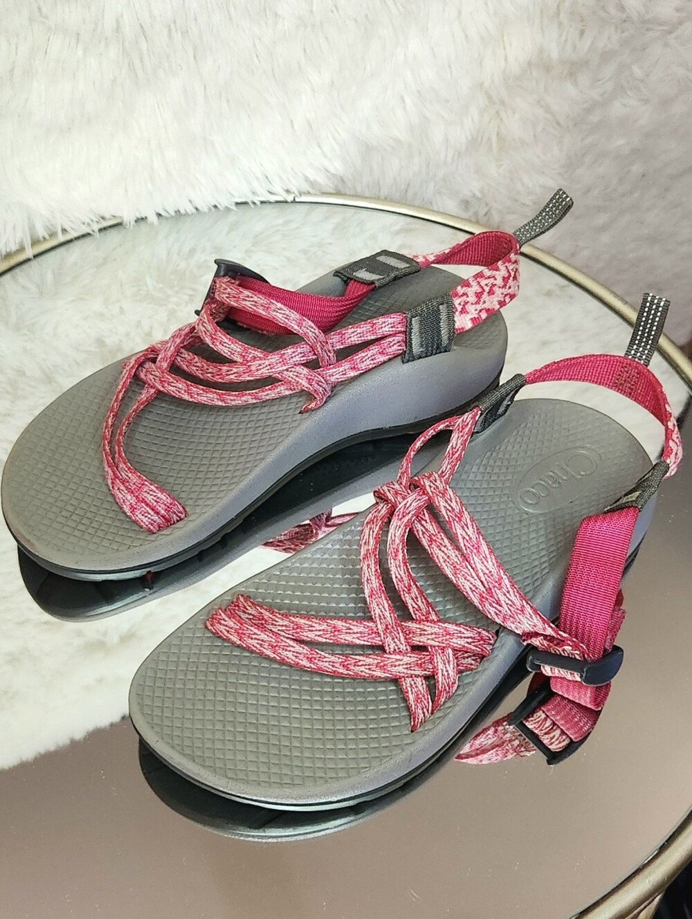 Chaco Z/Cloud Kids Sandals Size 4 Pink Gray Adjustable Hiking Outdoor Water Shoe